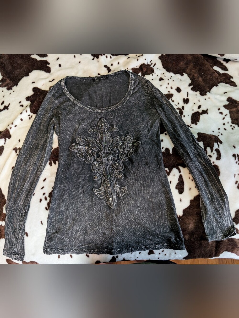 Acid Wash Long Sleeve Shirt With Design!!